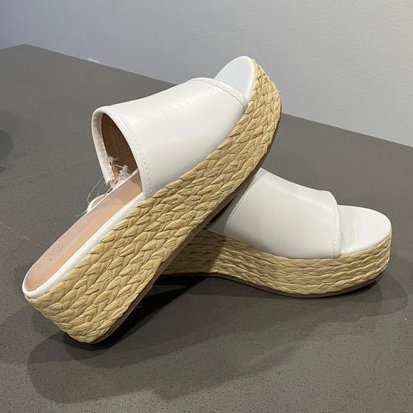 Time and Tru White Wedge Sandals - Picture 3 of 4